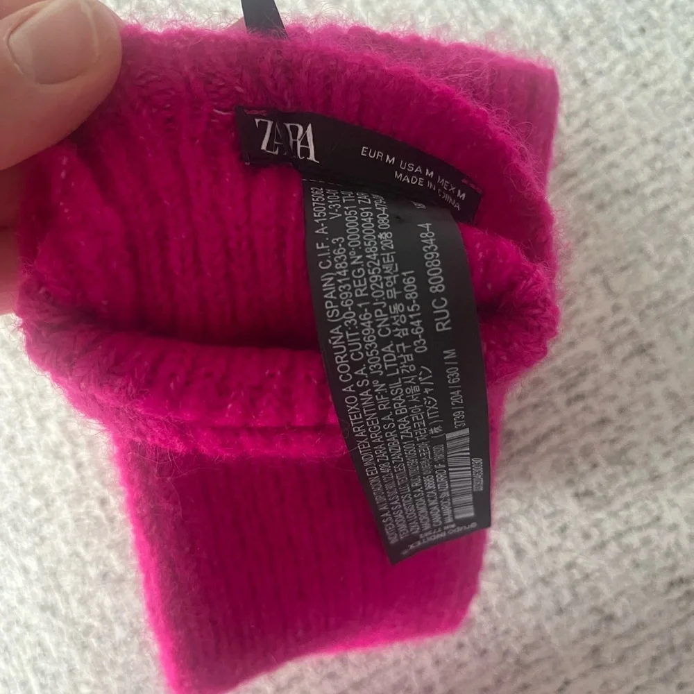 NWT Zara Ribbed Knit Fingerless Long Mitten in Fuchsia